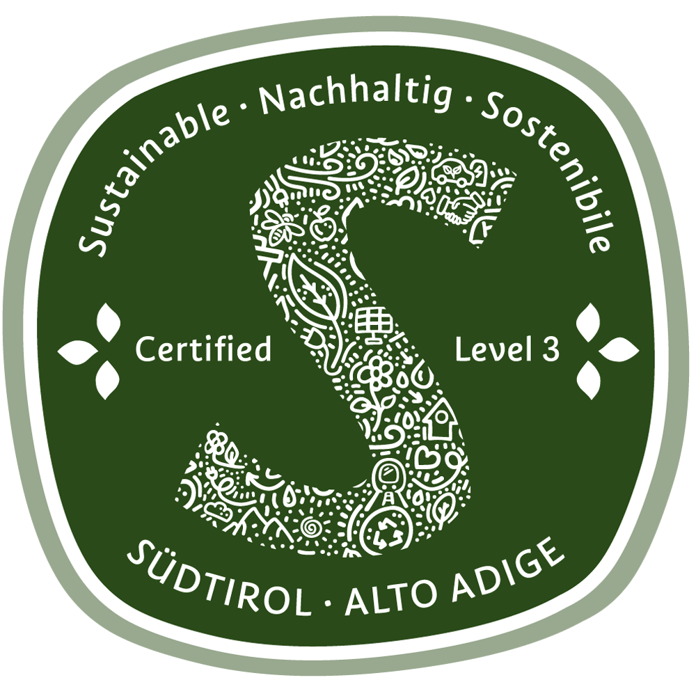 Green badge with a large decorative S, reading Sustainable Certified Level 3 Südtirol Alto Adige.